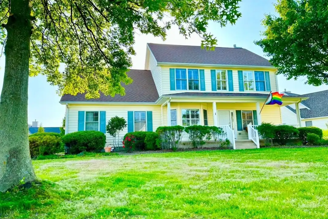 1 Ennis Ln – photo 1 of 17