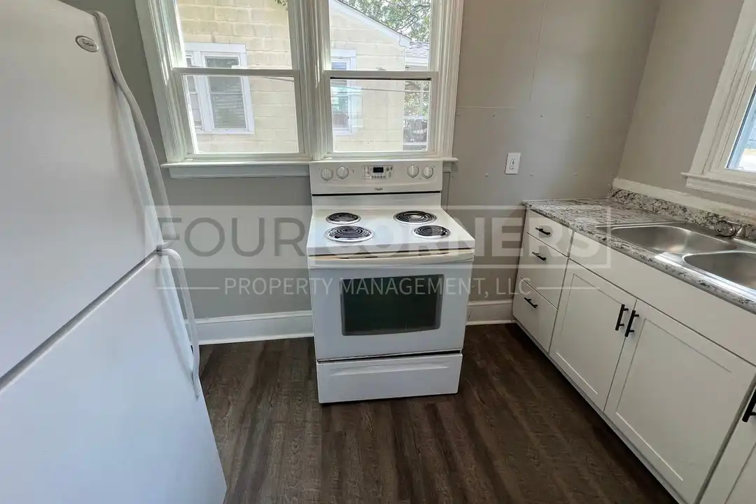 803 Cole St - View 4