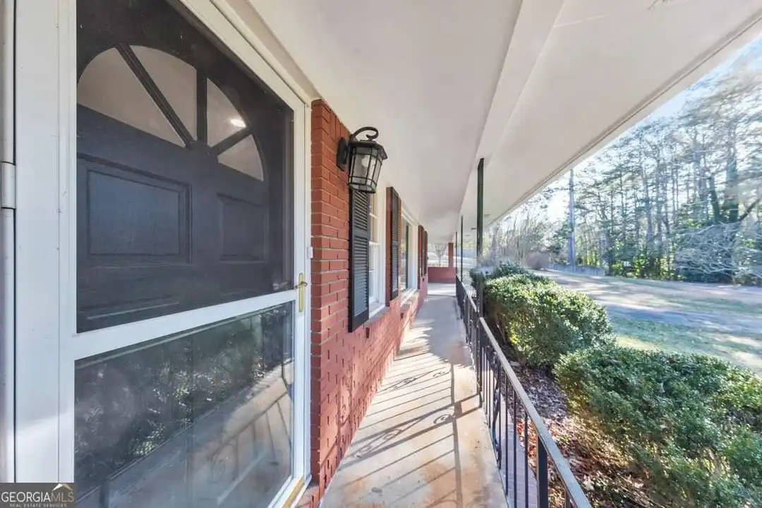 909 Rosedale Dr - View 3