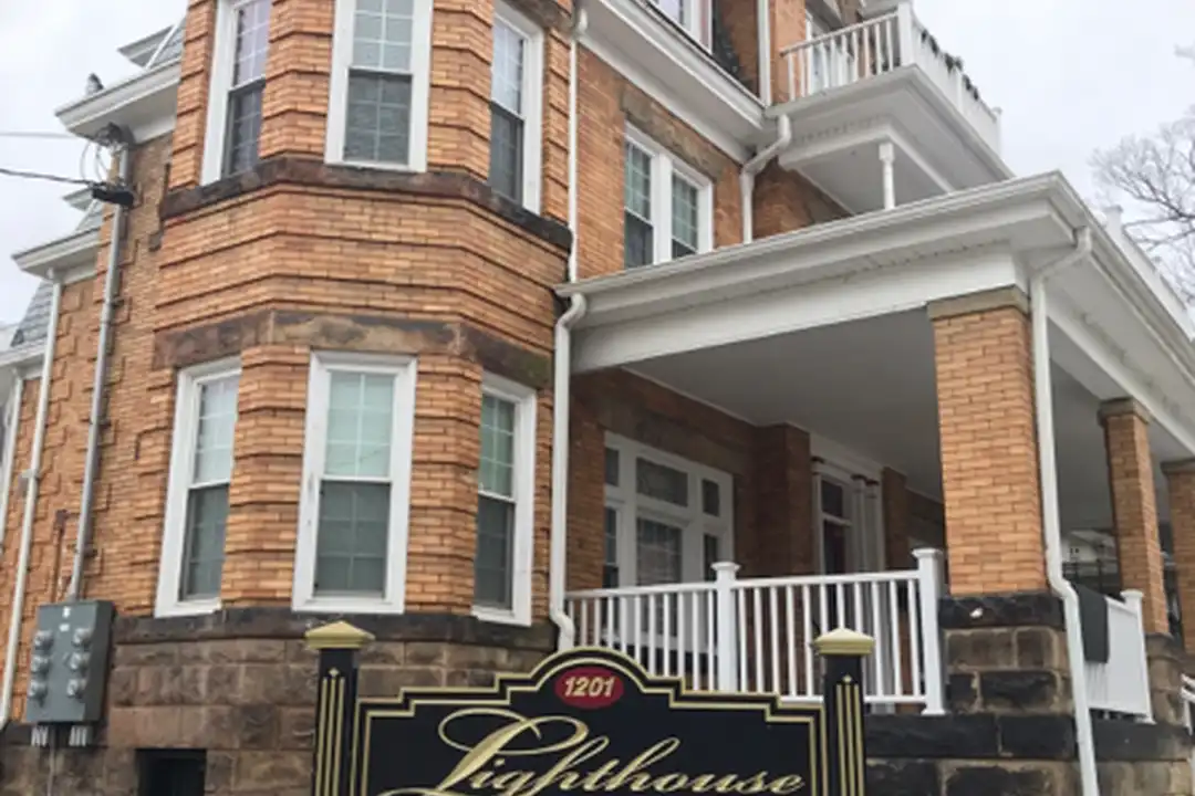 1201 Chestnut St – photo 1 of 13