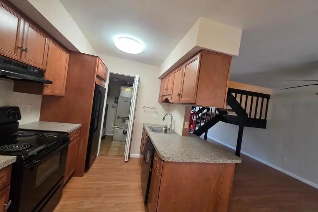 2529 Cottonwood Ct - View 3
