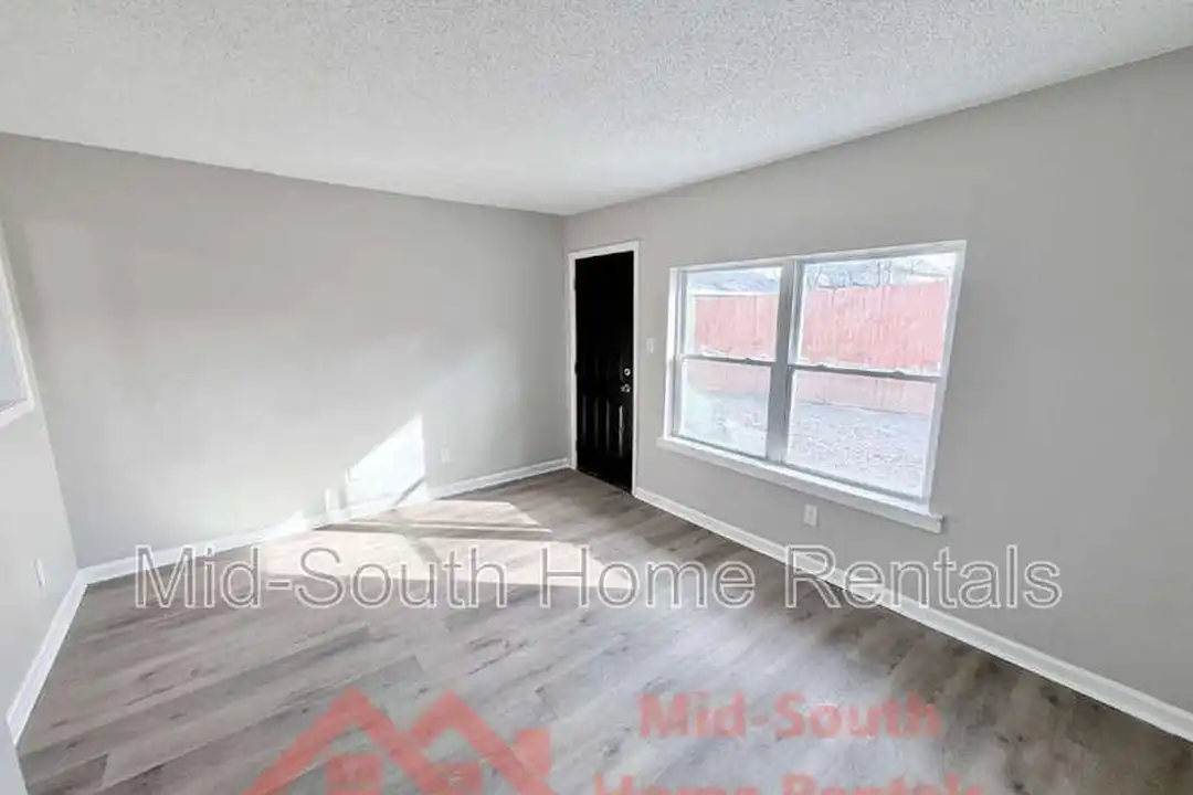 139 N Claybrook St unit 9 – další