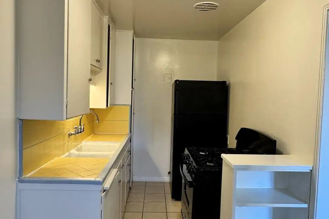 915 Freeman Ave unit Unit 2 - View 5