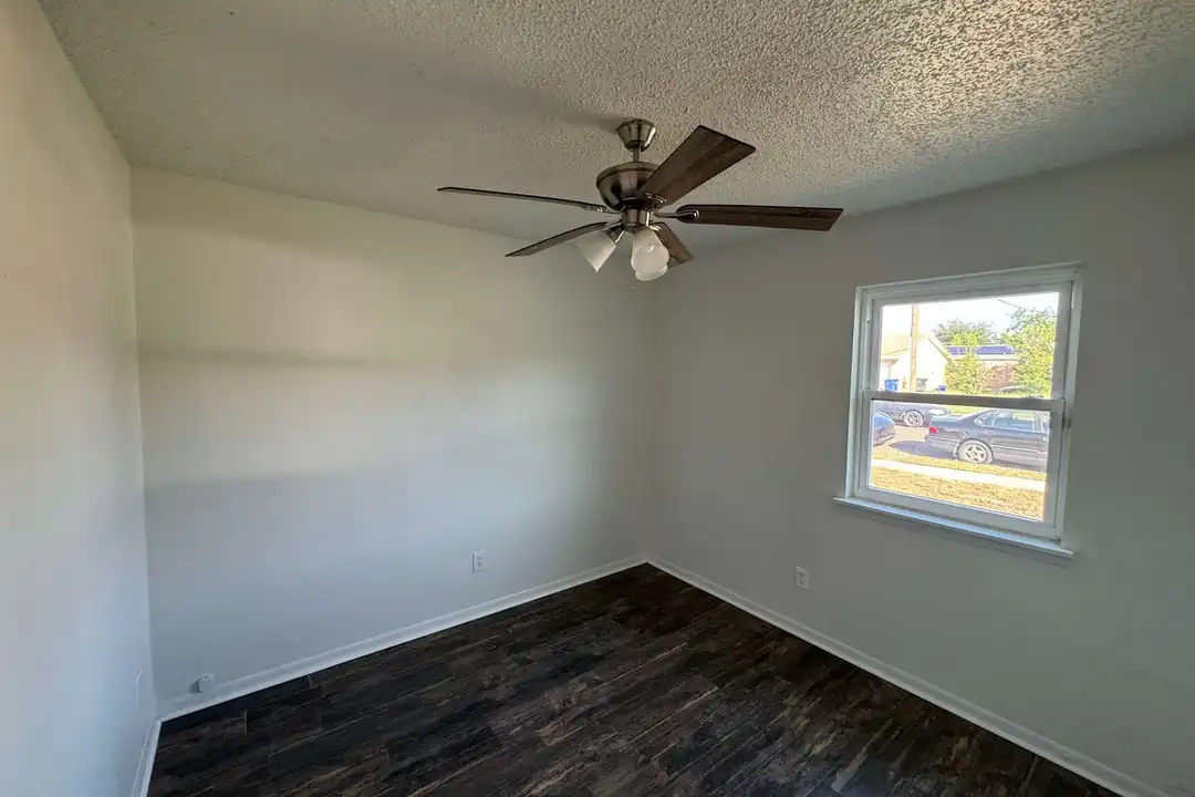 833 Michelle Dr - More