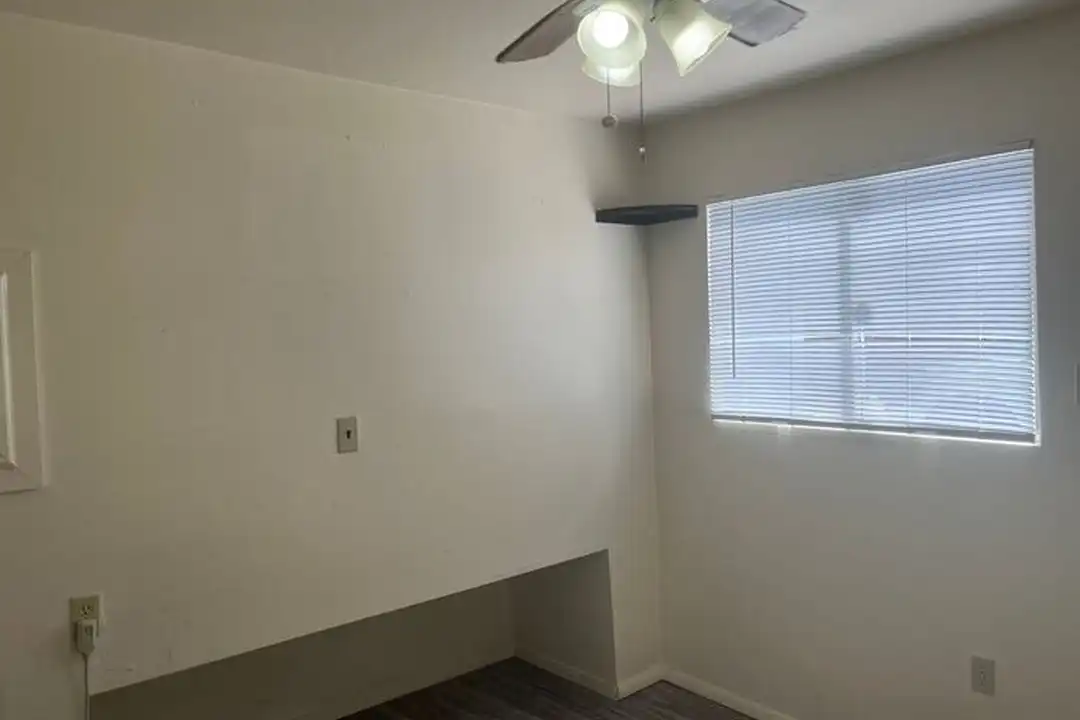 1633 N Sycamore Blvd unit 3 - View 6