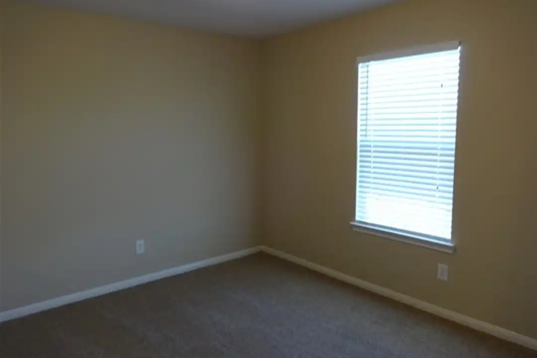 19342 Little Pine Ln - More