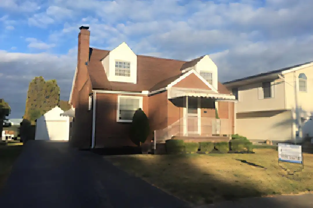 832 Lawrence Ave – photo 1