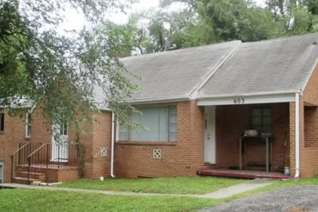 603 Strand Rd NE unit 3 – photo 1