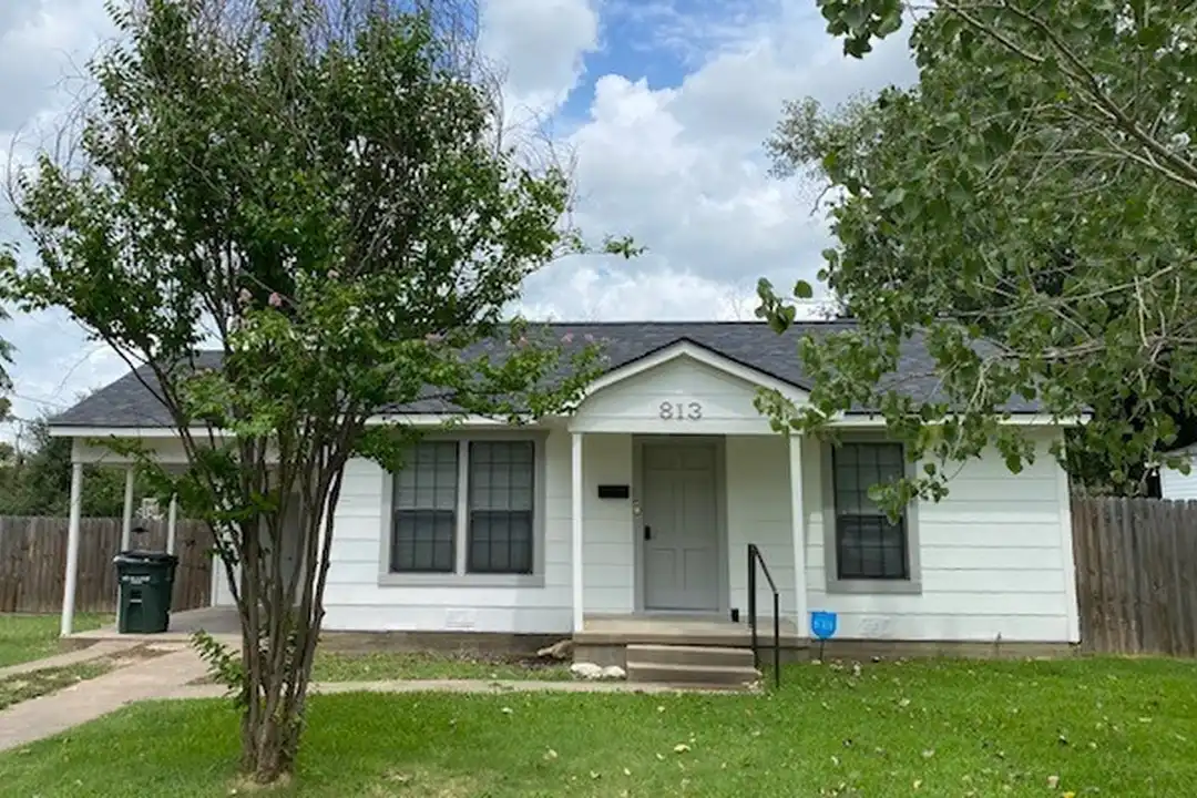 813 McAshan St – photo 1