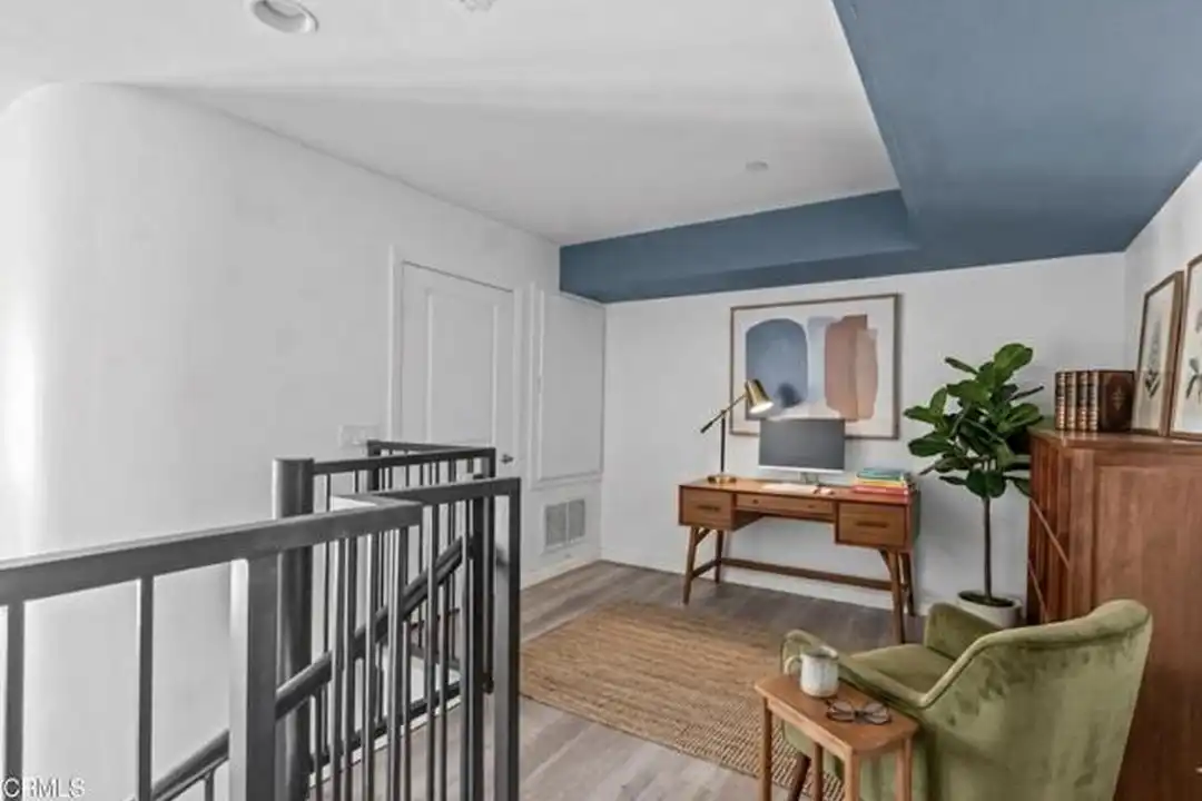 1901 Victoria Ave unit 201 - View 3