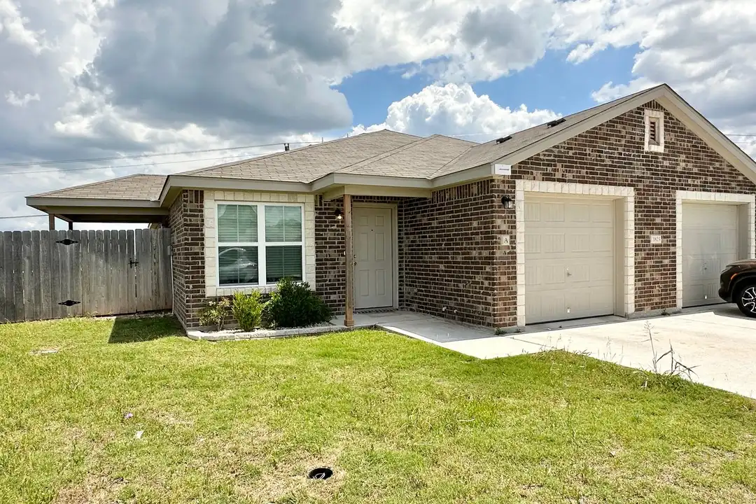 1825 Clovis Dr unit A - View 2
