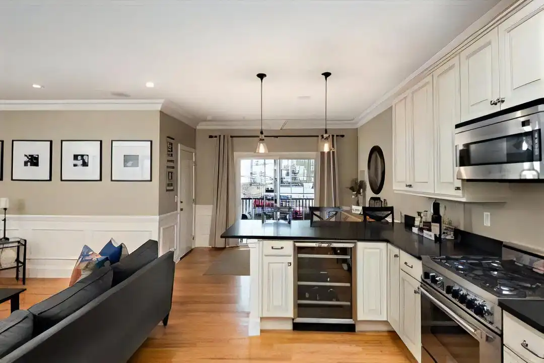 Apartment in Boston - View 4