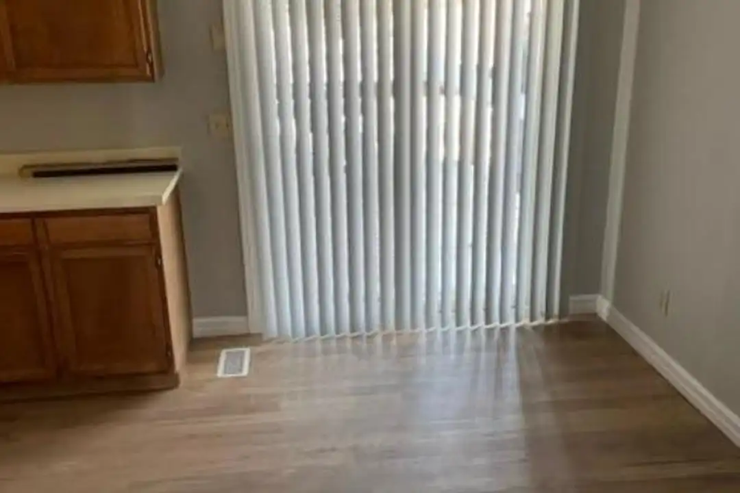 3750 Catalpa Dr - View 2