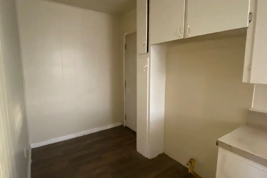 303 39th St - View 5
