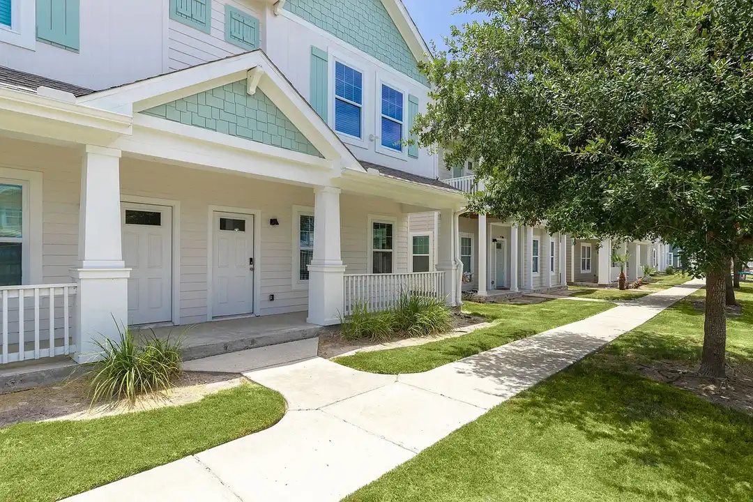 Seaglass Apartments & Townhomes – photo 1