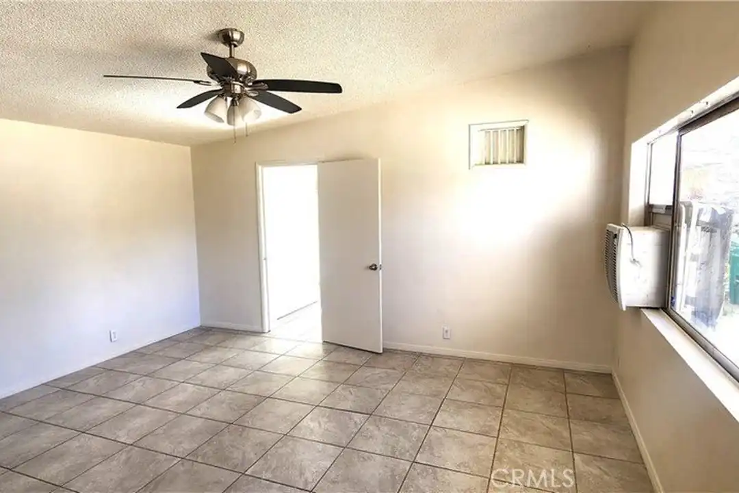 6963 Tamarisk Ave - View 4