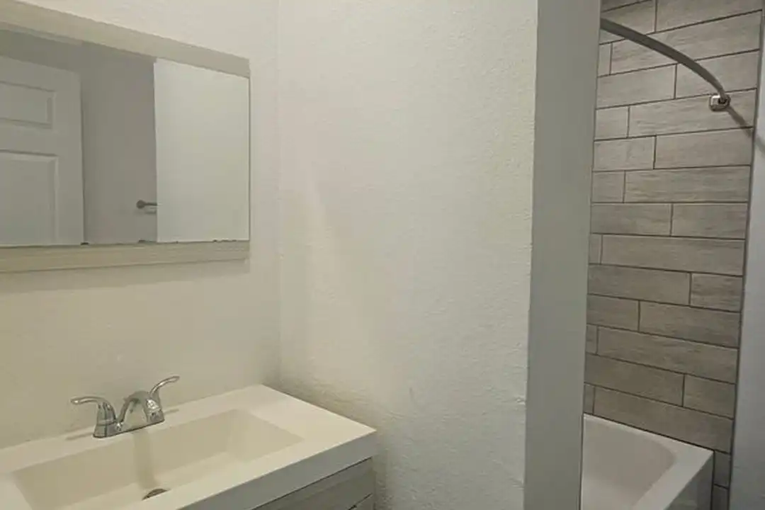 219 Candelaria Rd NW unit 211 3 - View 3