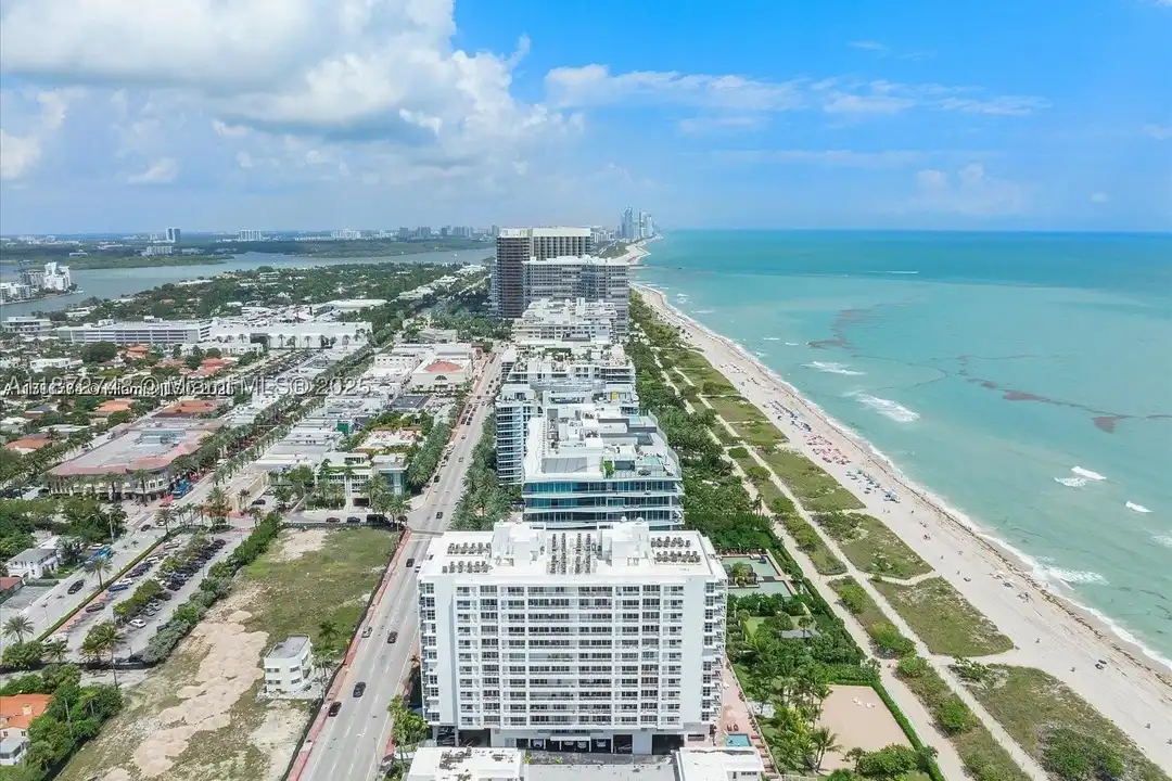 Apartment in Surfside - View 5