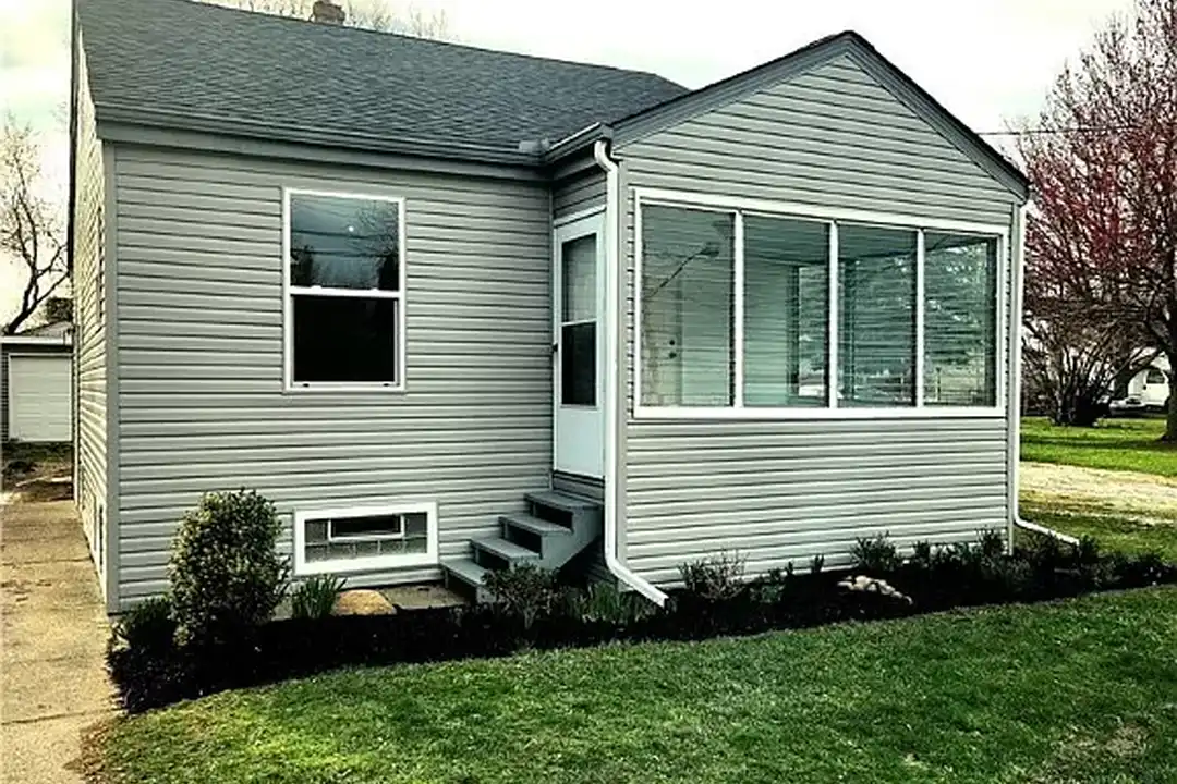 1310 N Leavitt Rd – photo 1