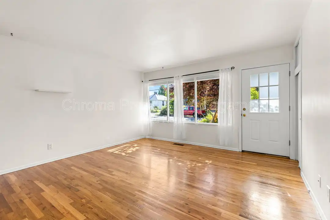 7676 N Mississippi Ave - View 4
