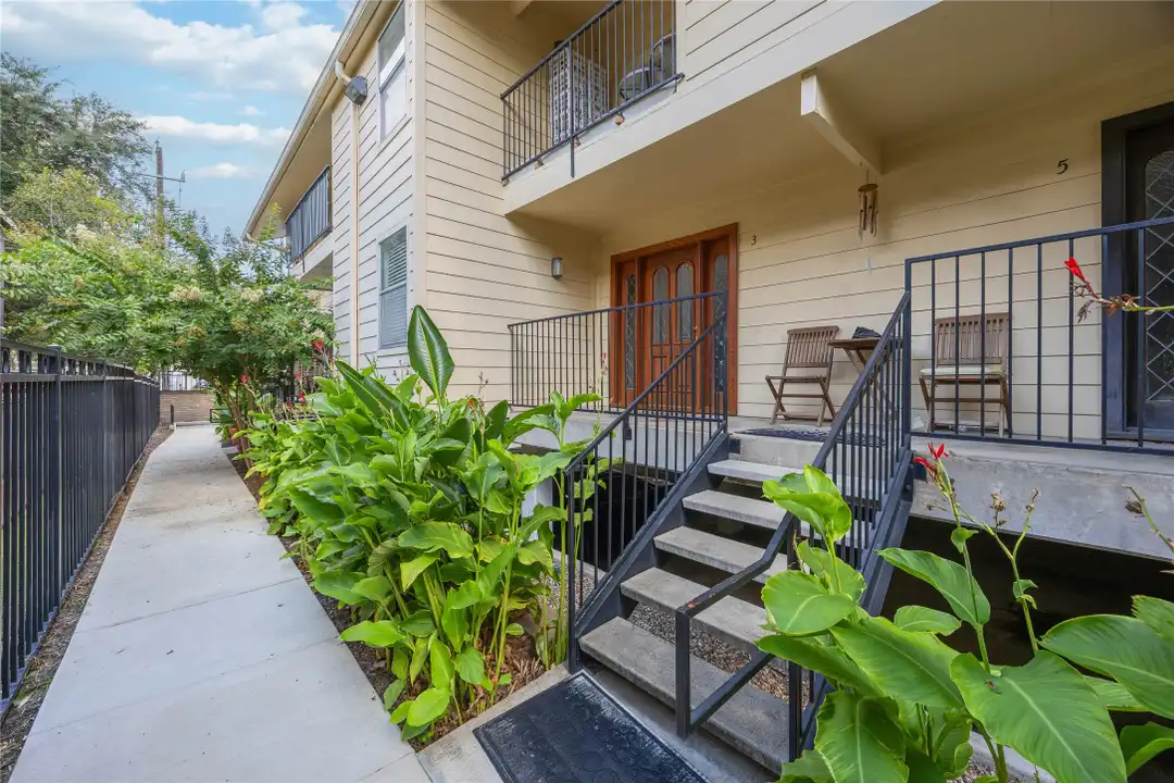 3131 Cummins St unit 3 - View 2