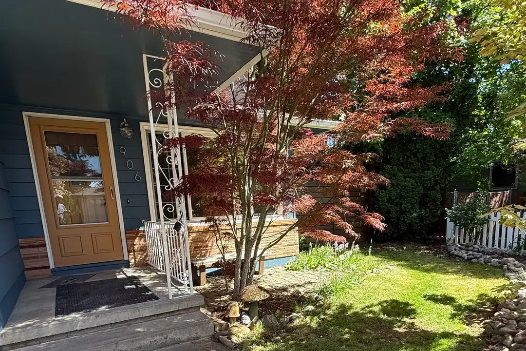 906 SE 165th Ave - View 2