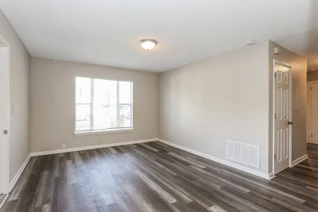 5528 Vernon Rd – pohled 6
