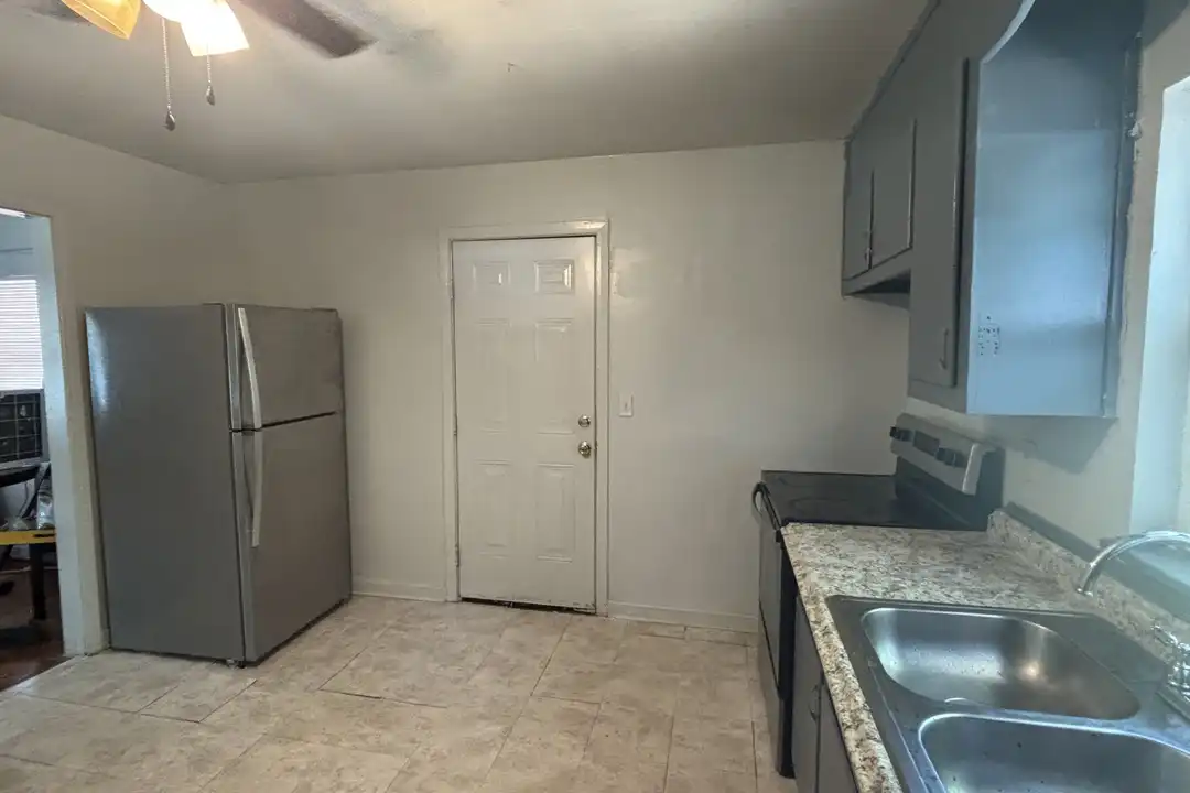 1616 18th St SW – photo 1