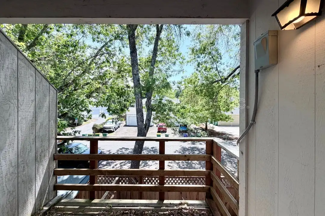 13325 SW 17th St - View 6