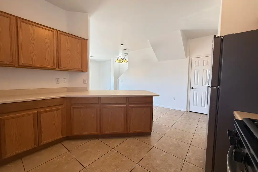 9303 Gilcrease Ave unit # 1042 - More