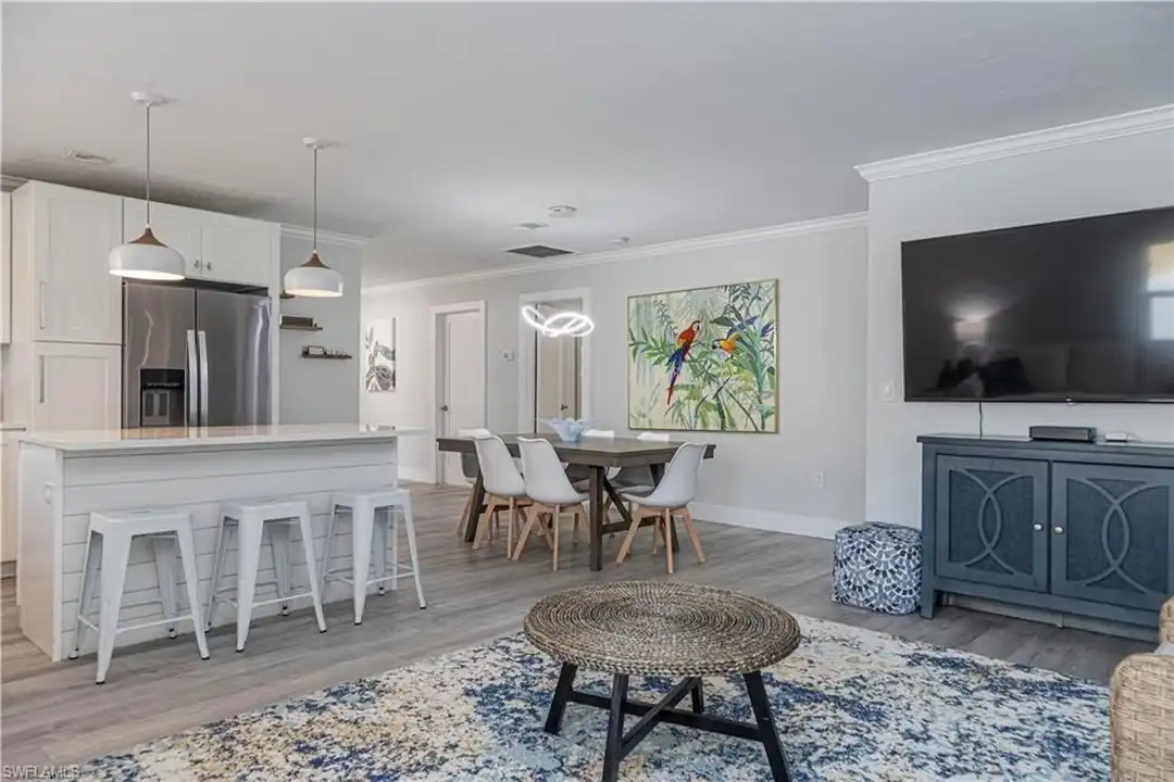 742 99th Ave N - More