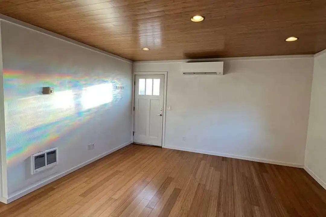 5715 NE Sacramento St - View 3