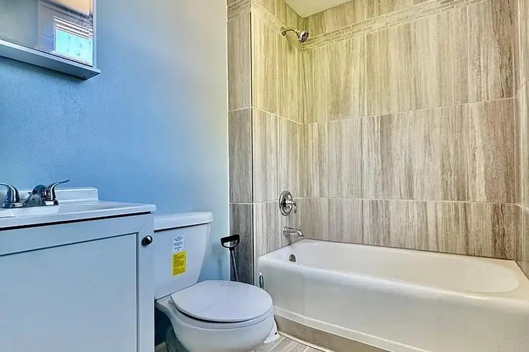 895 Clark St N unit 2 - View 6