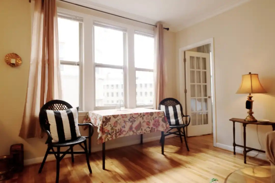 2070 Belmont Rd NW unit 201 - View 4
