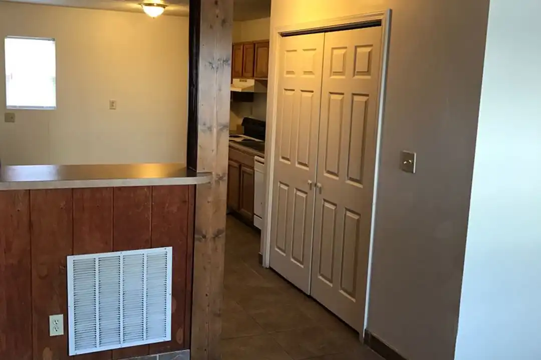 401 W College St unit 2 – photo 1