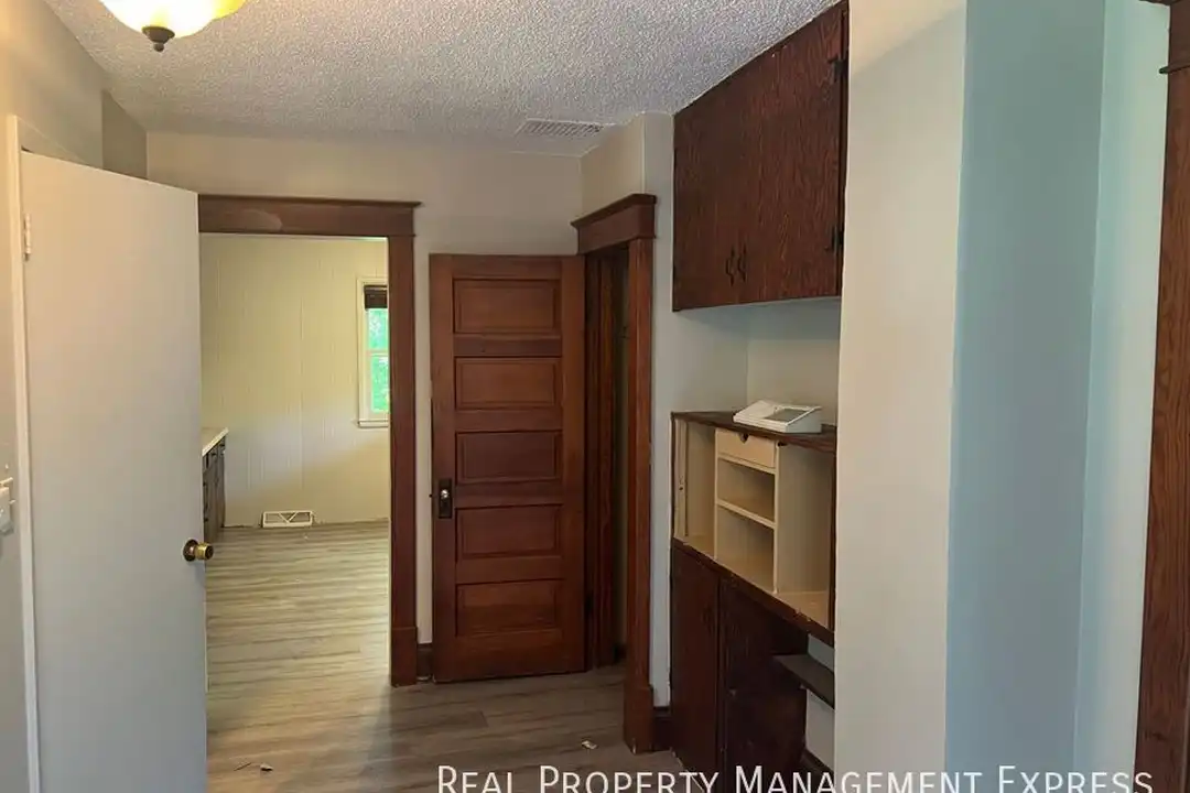 925 N Blauvelt Ave - View 6