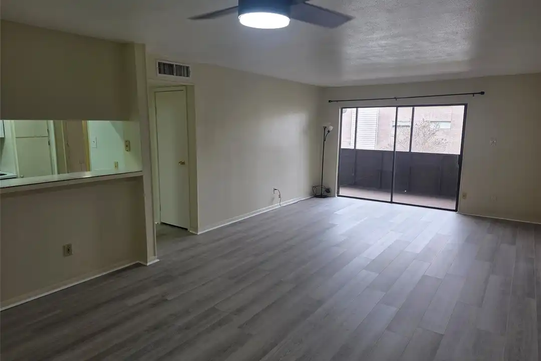 3025 Walnut Bend Ln unit 21 - View 6