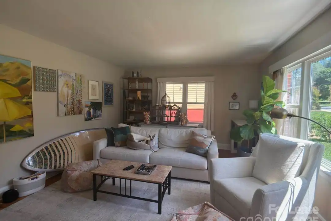 300 Charlotte St - View 6