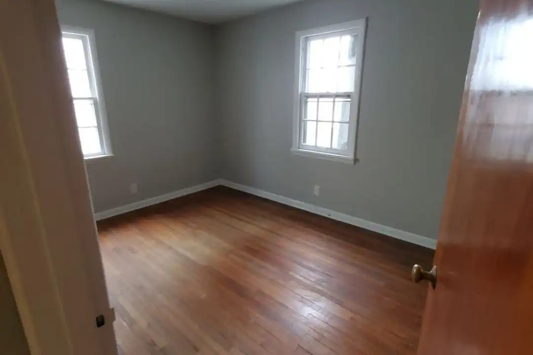 1636 St Elmo Ave NE – photo 1