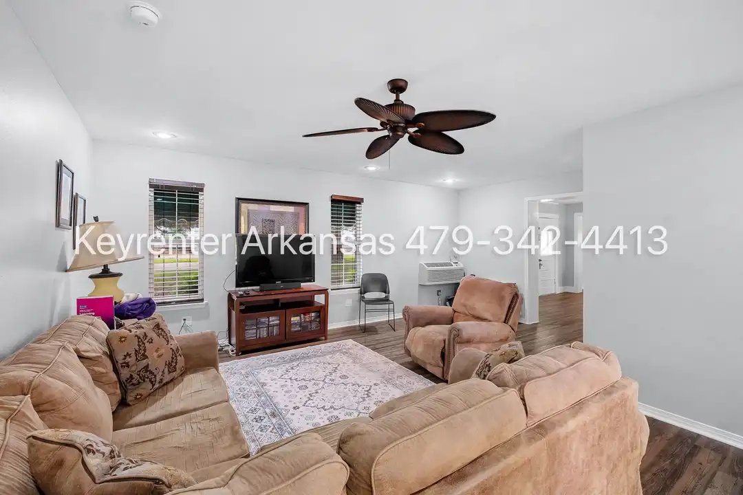 255 W Lawson St - More