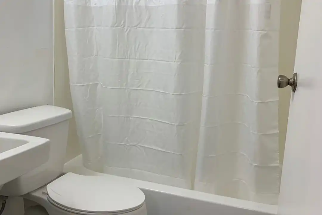 303 Vincennes Ave unit 3 – photo 1 of 6