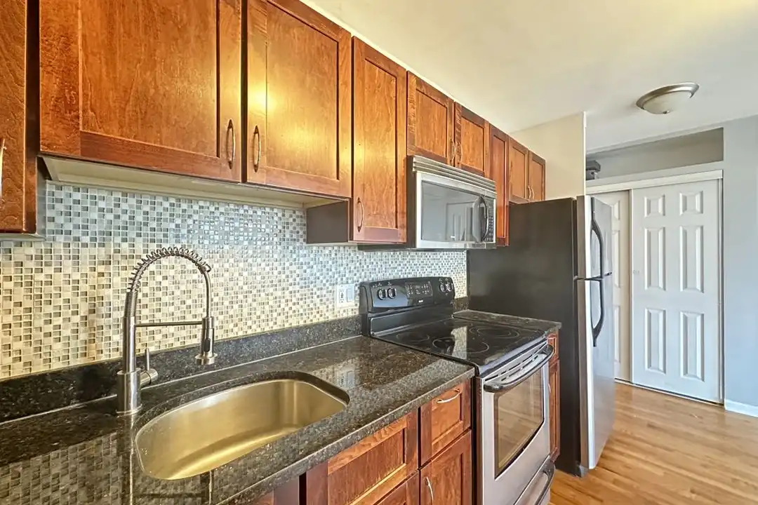 Apartment in Lake View Township, Buena Park, Uptown - View 5