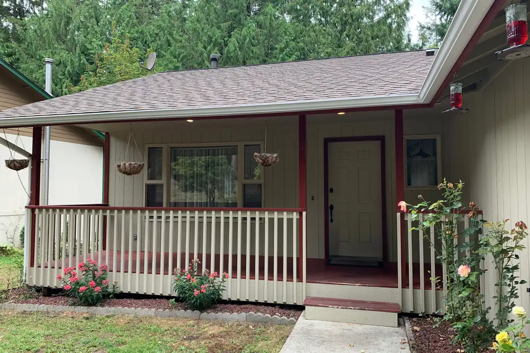 18525 Woodside Dr SE - View 3