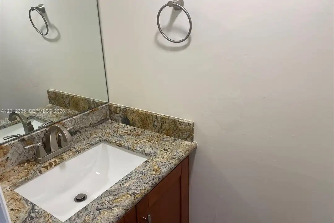 Apartment in Miami - More