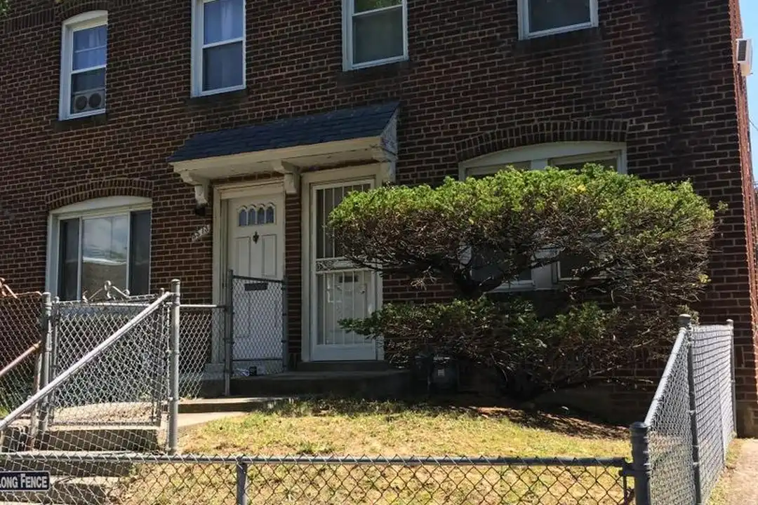 3311 Clay Pl NE – photo 1