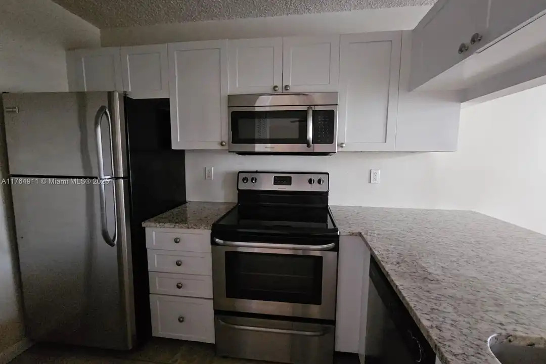 22203 Glenmoor Dr unit 22203 - View 3