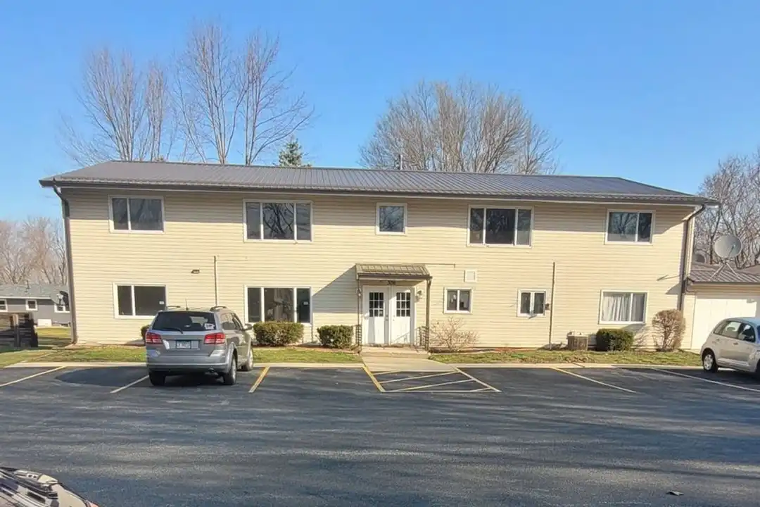 306 Larson Ct unit Apt 7 – photo 1 of 17