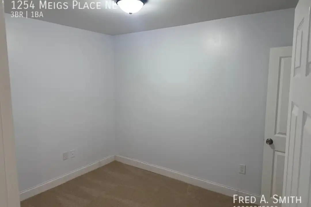 1254 Meigs Pl NE - View 3