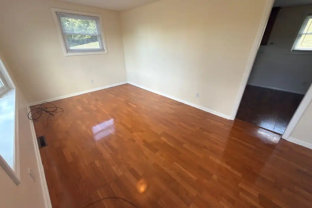 945 Depot St NE - View 5