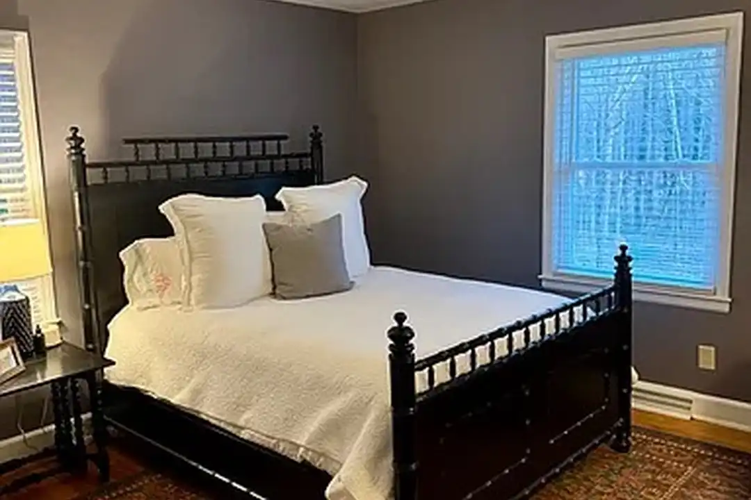 1635 W Lexington Ave Ext - More